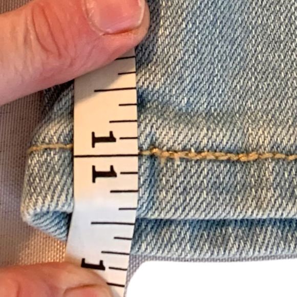 Levi’s The Original Jean 525 Perfect Waist Light Wash Jean Shorts 6 (E-009) - Picture 10 of 11